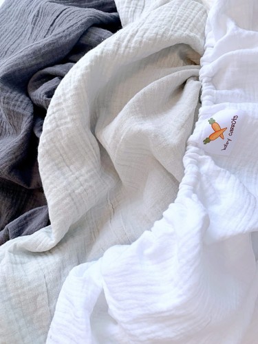 Prześcieradło-muślinowe-z gumką-do-dostawki-90x50-białe-porównanie-kolorów