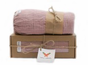 Prześcieradło-muślinowe-z-gumką-80x40-róż-sepia-pudełko-opakowanie