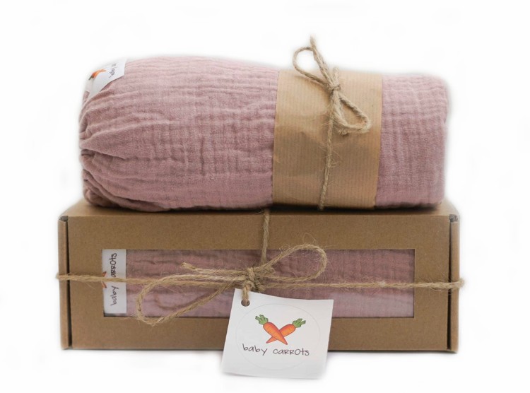 Prześcieradło-muślinowe-z-gumką-80x40-róż-sepia-pudełko-opakowanie