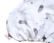 Prześcieradło-z-gumką-do-łóżeczka-dziecięcego-120x60-białe-w-piórka
