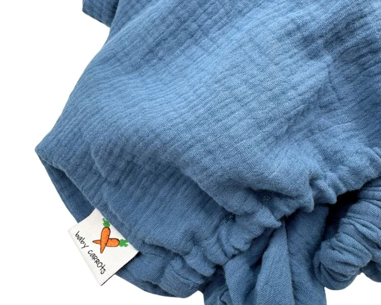 Prześcieradło-z-gumką-do-łóżeczka-dziecięcego-120x60-denim-zgaszony-niebieski-materiał