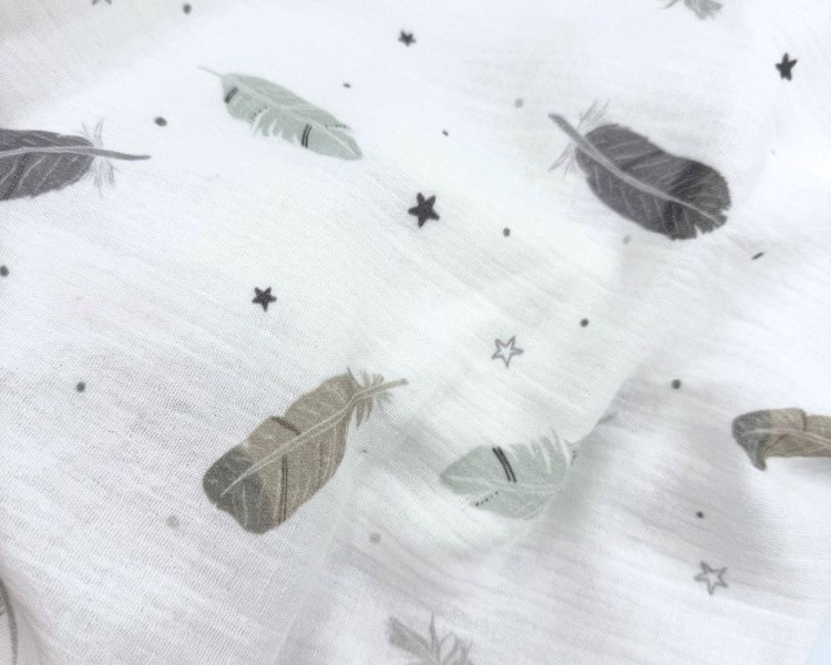 Prześcieradło-muślinowe-z gumką-do-dostawki-90x50-białe-w-piórka-zbliżenie