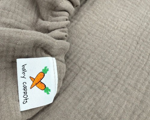 Prześcieradło-muślinowe-z gumką-do-dostawki-90x50-brązowe-zbliżenie