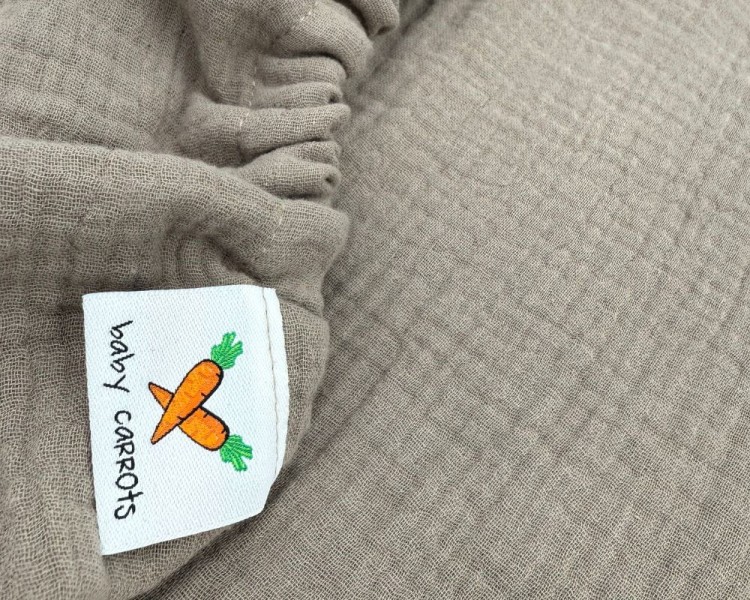 Prześcieradło-muślinowe-z gumką-do-dostawki-90x50-brązowe-zbliżenie