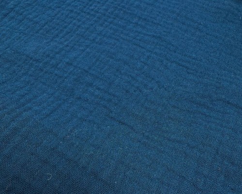 Prześcieradło-muślinowe-z gumką-do-wózka-gondoli-80x40-granatowe-navy-zbliżenie
