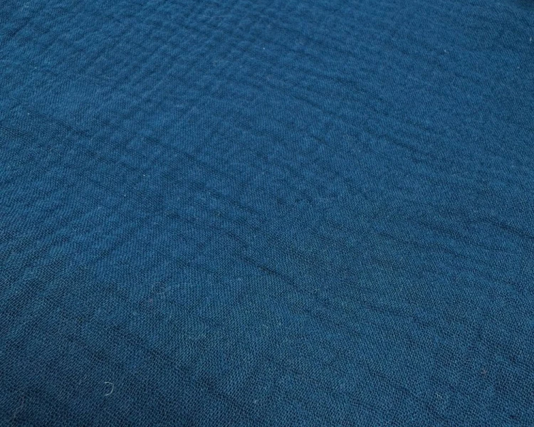 Prześcieradło-muślinowe-z gumką-do-wózka-gondoli-80x40-granatowe-navy-zbliżenie