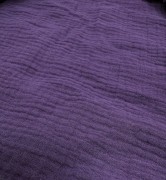 Prześcieradło-muślinowe-z gumką-do-dostawki-90x50-ciemny-fiolet-zbliżenie