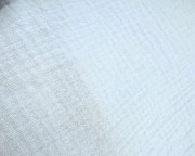 Prześcieradło-muślinowe-z gumką-do-wózka-gondoli-80x40-jasny-błękit-zbliżenie