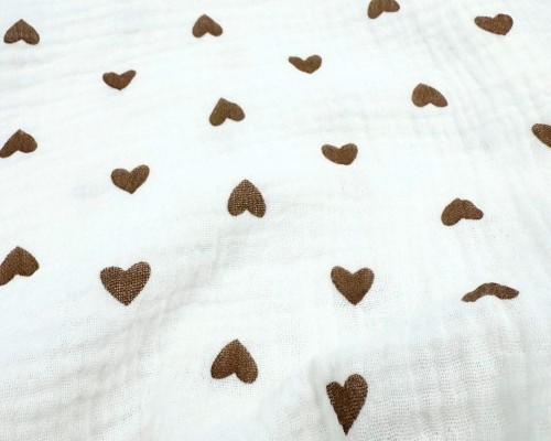Prześcieradło-z-gumką-do-łóżeczka-dziecięcego-120x60-białe-w-brązowe-serduszka-materiał
