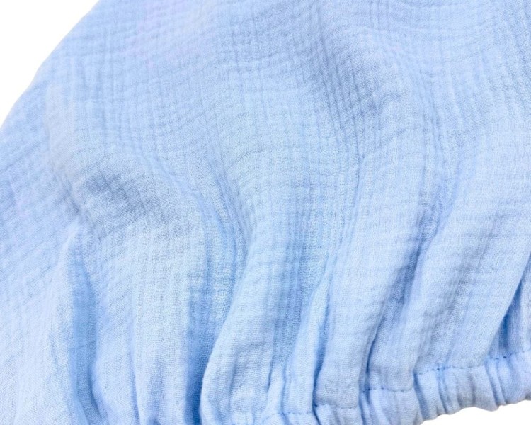 Prześcieradło-muślinowe-z-gumką-200x120-niebieskie-baby-blue-materiał