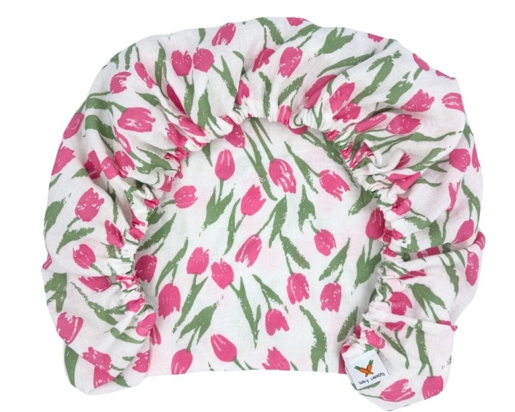 Prześcieradło-muślinowe-z gumką-do-wózka-gondoli-80x40-białe-w-różowe-tulipany